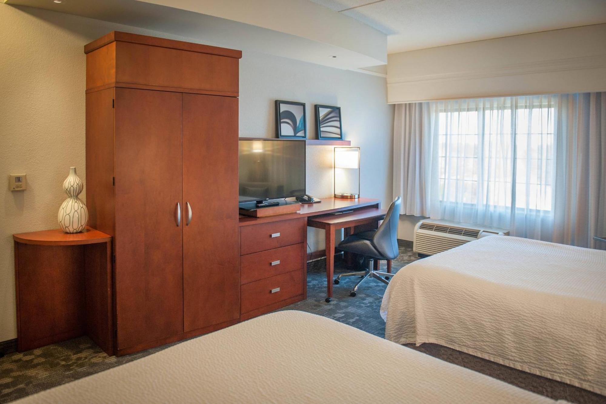 Hotel Courtyard By Marriott Pensacola Downtown Exterior foto